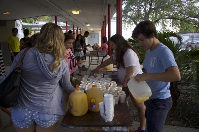 Seniors Bond at Annual Picnic