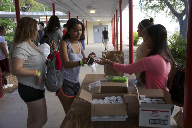 Seniors Bond at Annual Picnic