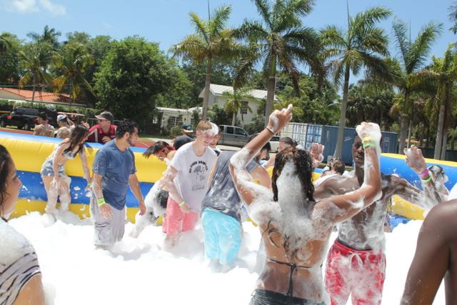 Seniors Bond at Annual Picnic