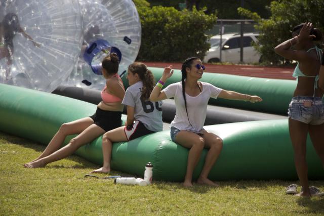 Seniors Bond at Annual Picnic