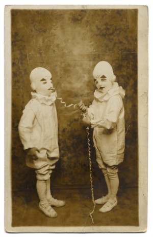 This is the photo Jacob's grandfather showed him about a pair of freakish twins that he used to live with.