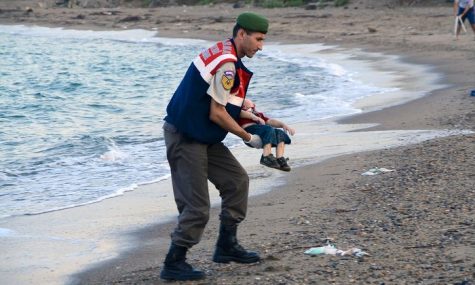 This drowned Syrian boy being carried away from the beach was only one of many that lost their lives that day.