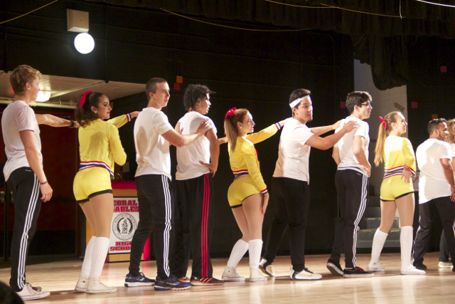 Seniors Honor Their Pep Rally Dressed In White