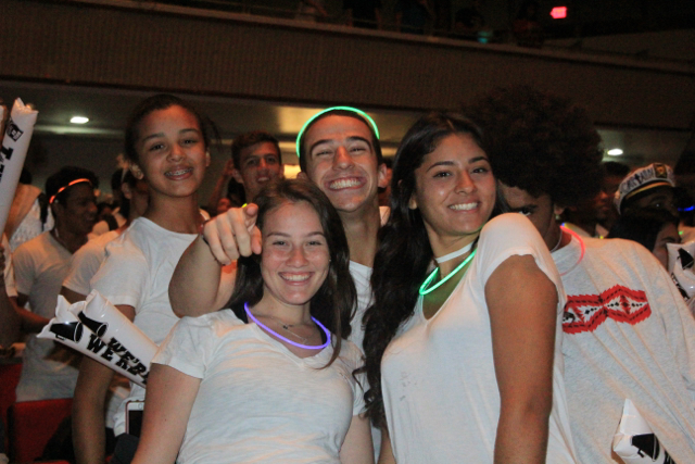 Seniors Honor Their Pep Rally Dressed In White