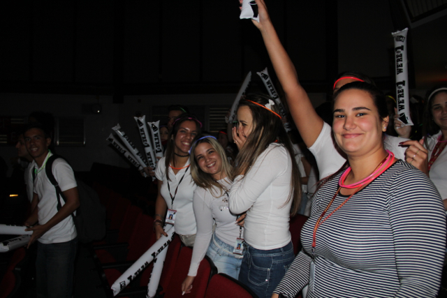 Seniors Honor Their Pep Rally Dressed In White