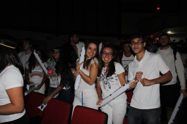 Seniors Honor Their Pep Rally Dressed In White