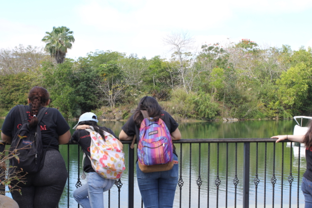 CAF&DM Students Take On Zoo Miami