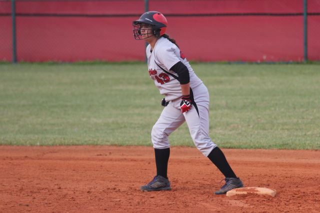 Knapp stands on base, ready to run.