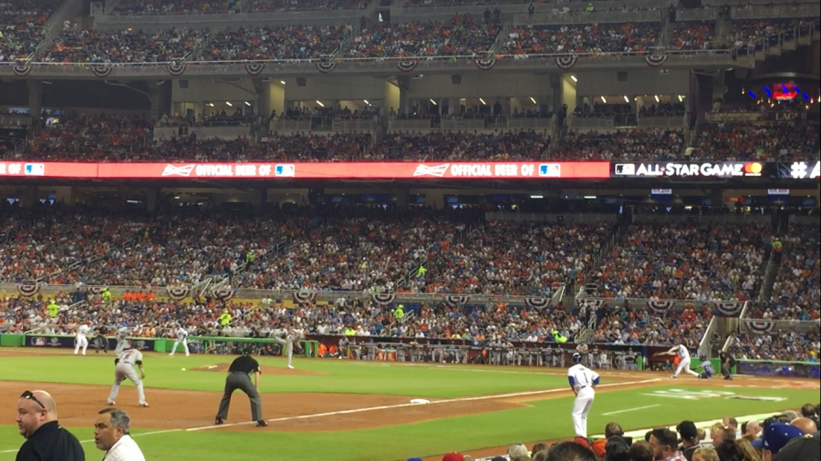 Derek+Jeter+Catches+the+Miami+Marlins