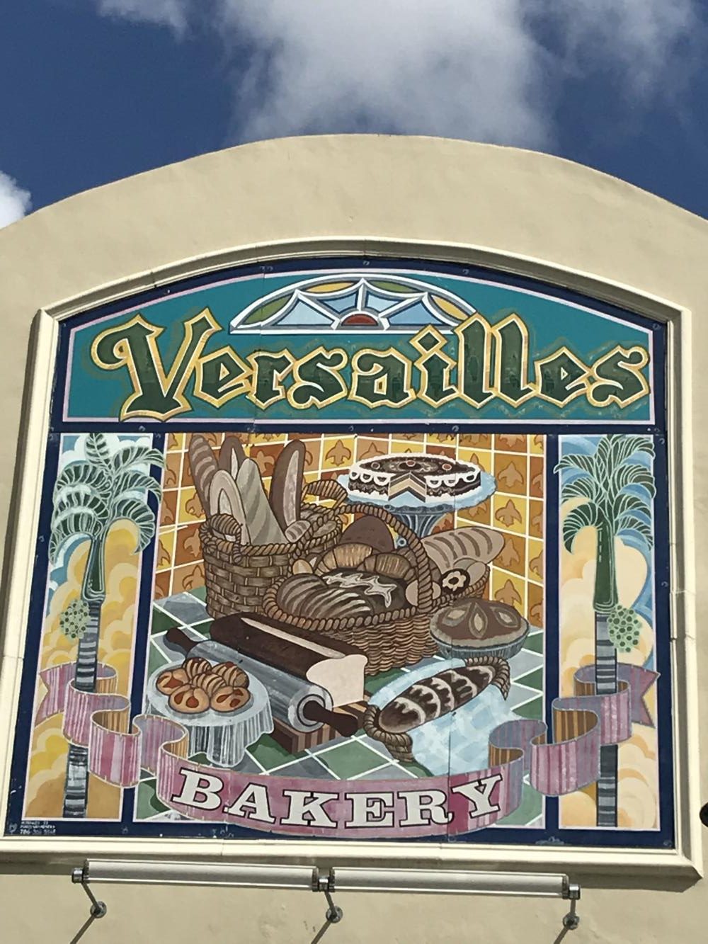 La Carreta y El Versailles: Unidos por tradición, separados por gastronomía