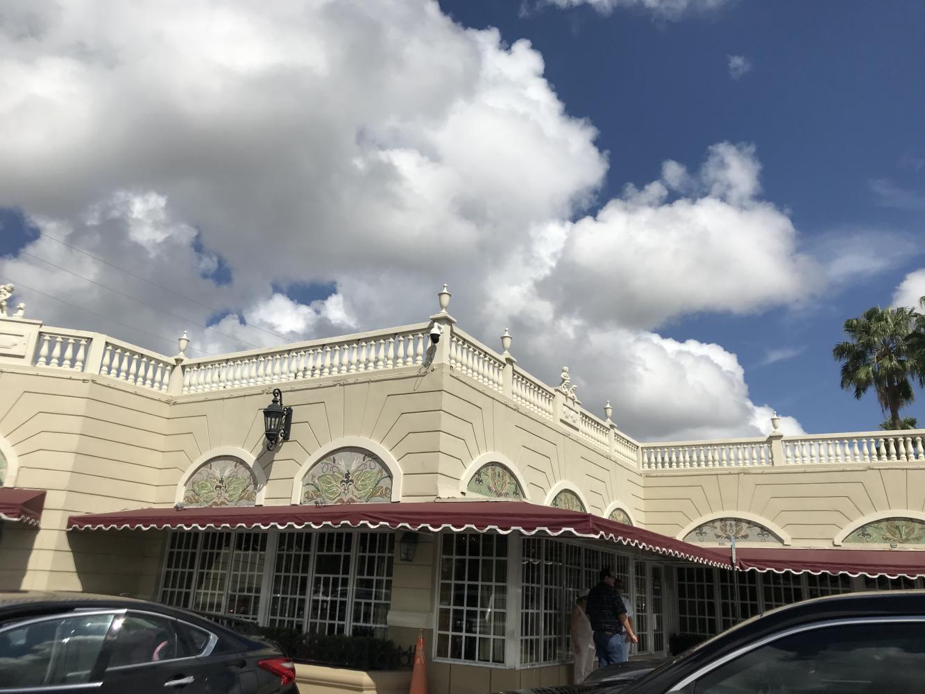 La Carreta y El Versailles: Unidos por tradición, separados por gastronomía