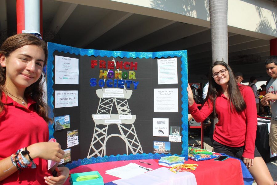 Junior+and+co-founder+of+the+French+Honor+Society+Natalia+Rodriguez+and+junior+Dominique+Babin+representing+FHS+at+the+schools+club+fair.