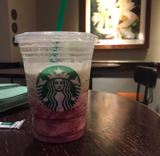 The store's shortage of pink whipped cream led to an even greater unappetizing appearance.
