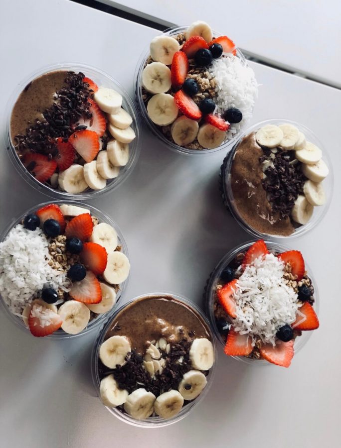 There are many different kinds of açai bowls to choose from.
