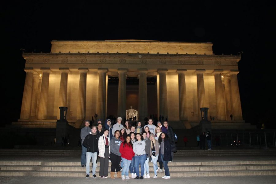 Students at the Lincoln Memorial.