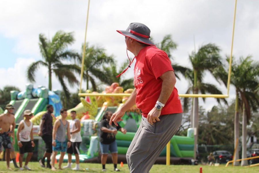 Los estudiantes disfrutando en el Senior Picnic. 