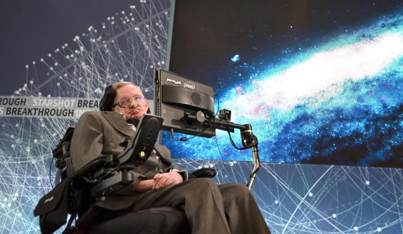 Stephen hawking presentando sus argumentos sobre por que  los humanos tendran que dejar la Tierra.