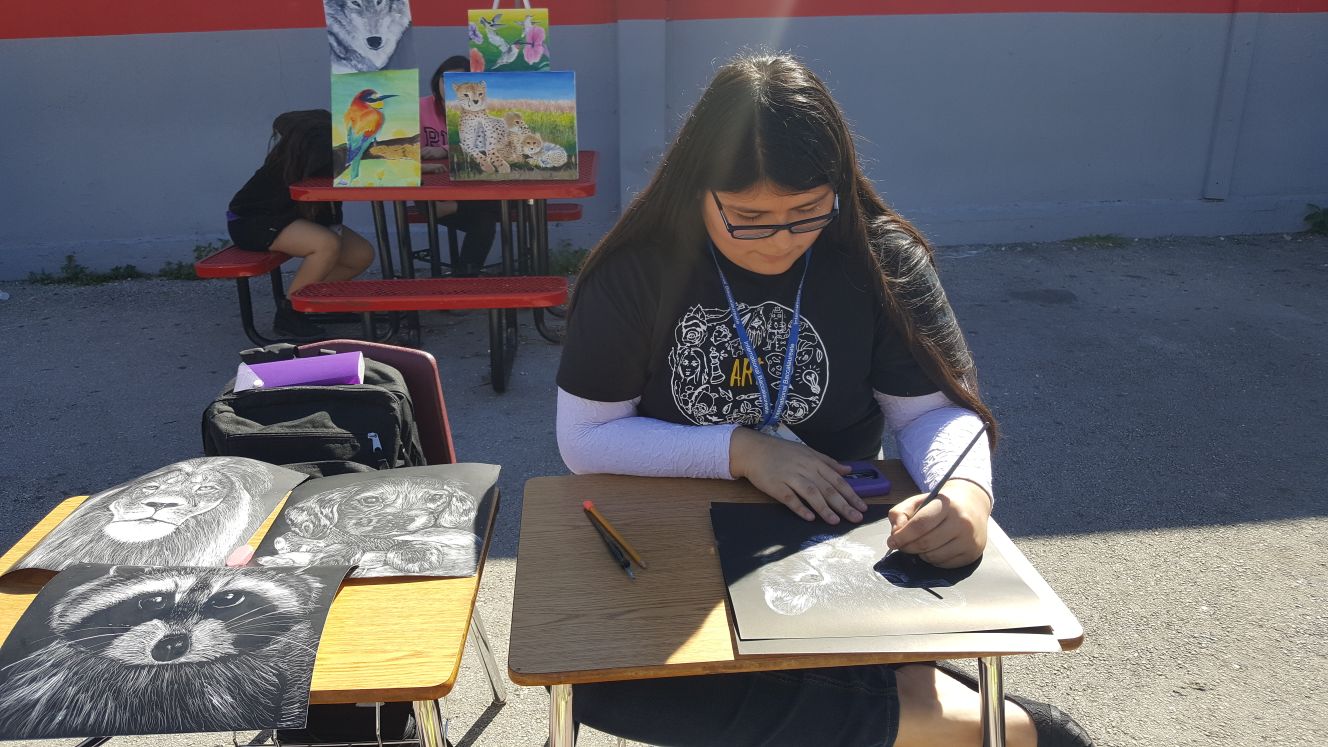 Art Walk: Estudiantes talentosos muestran sus obras