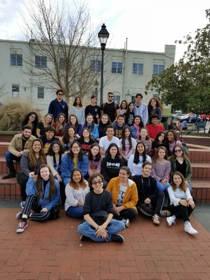 Los 40 estudiantes de CAF&DM de nuestra escuela Coral Gables Senior High School listos para ir a SIPA 2018, una Conferencia que les aportará nuevos conocimientos para aplicar a cada una de sus publicaciones.