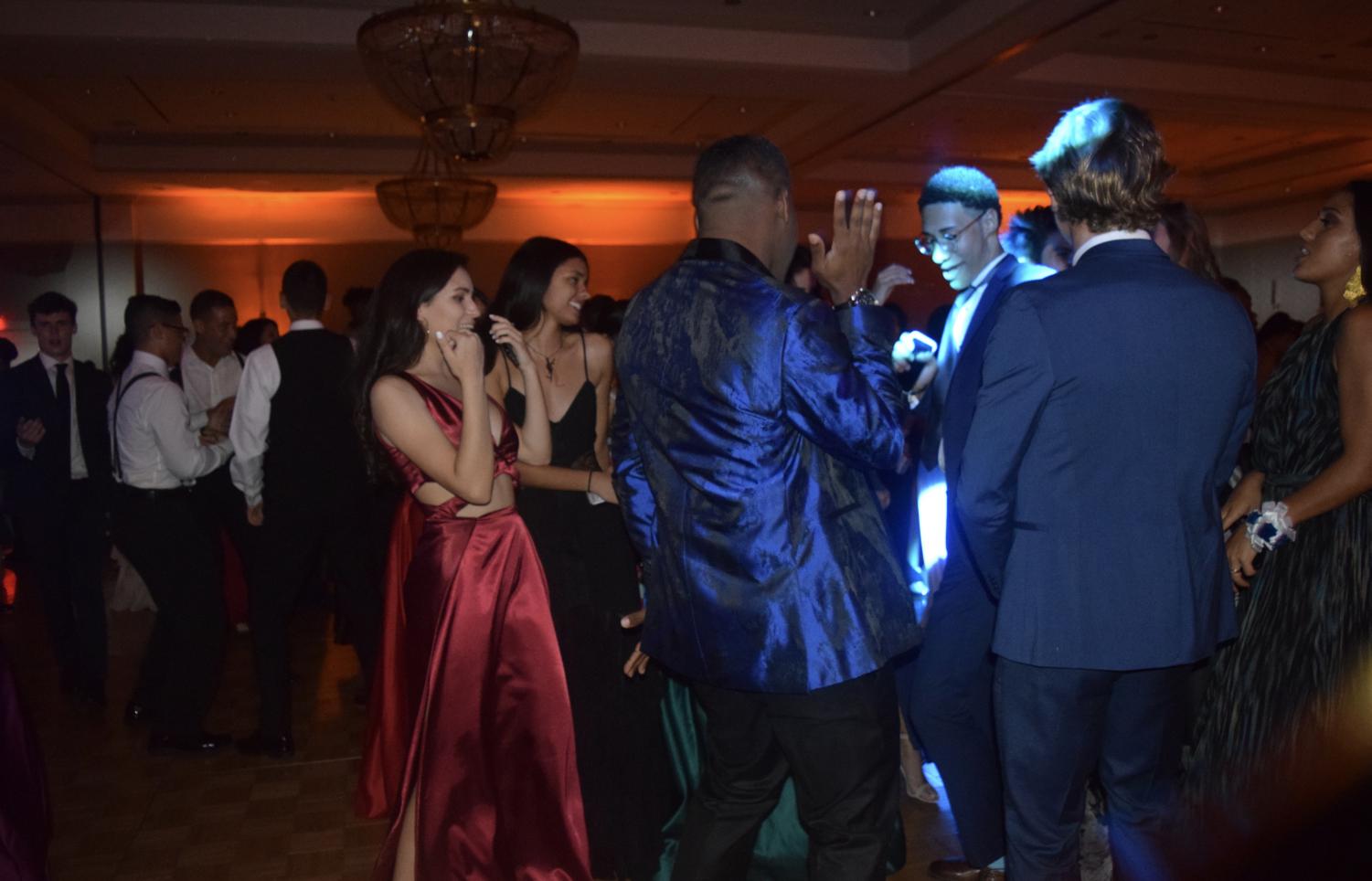 Seniors Dance the Night Away at Prom