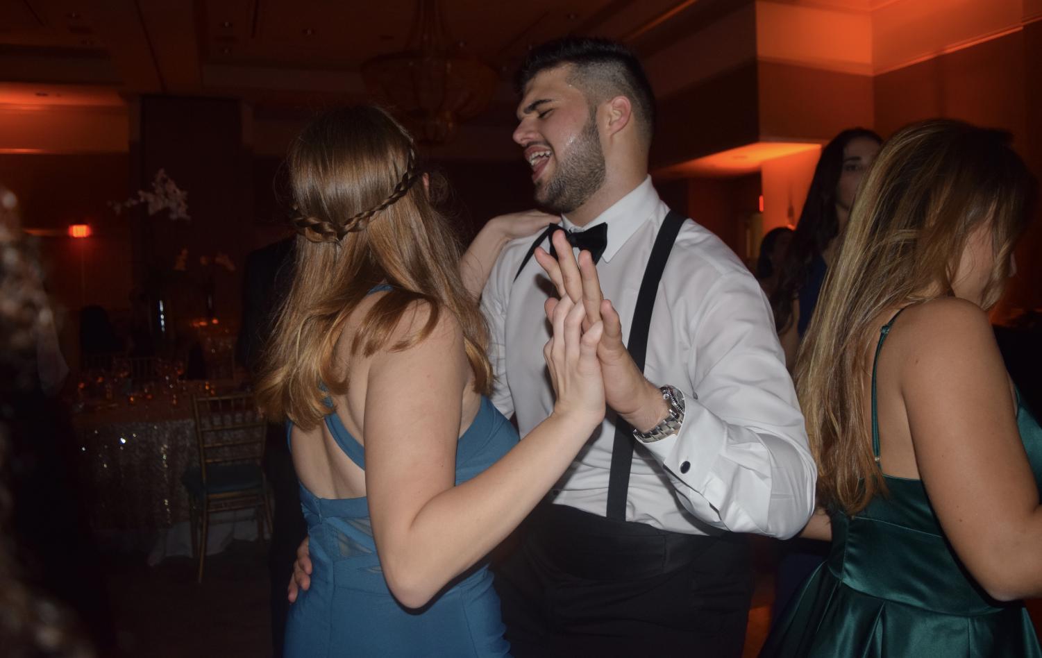 Seniors Dance the Night Away at Prom