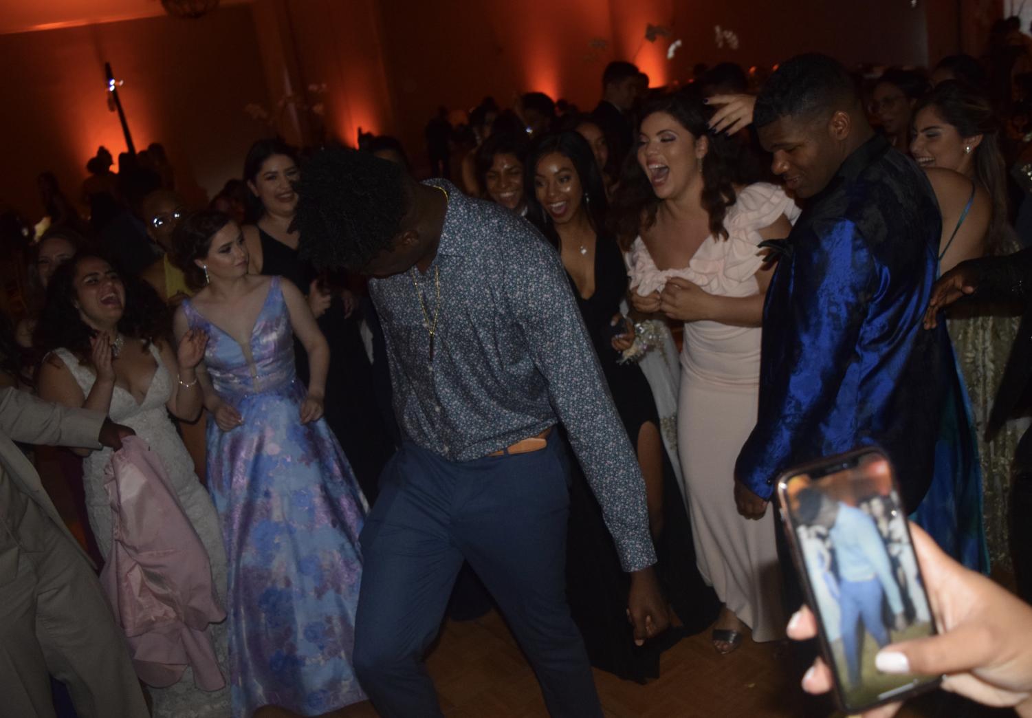 Seniors Dance the Night Away at Prom