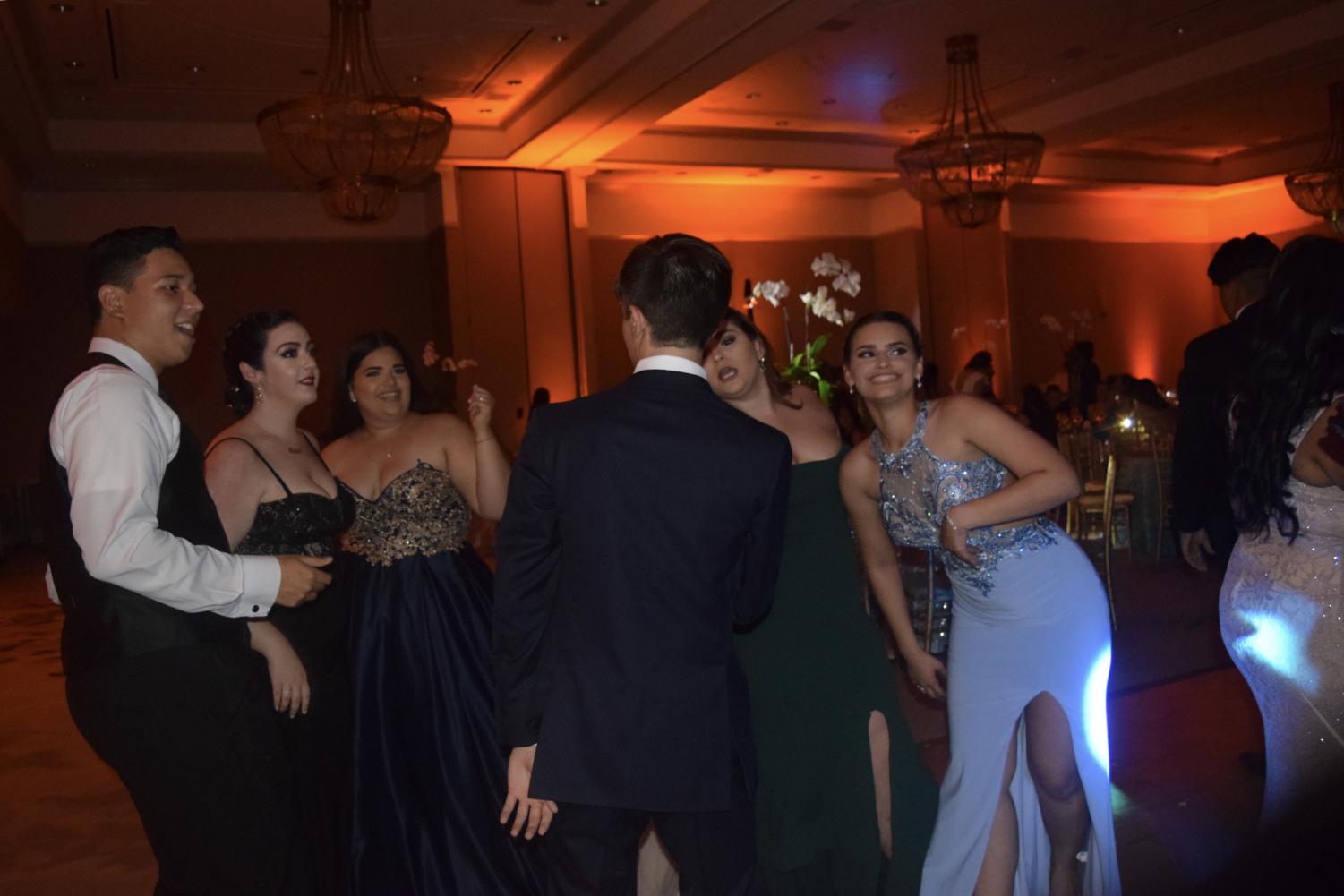 Seniors Dance the Night Away at Prom