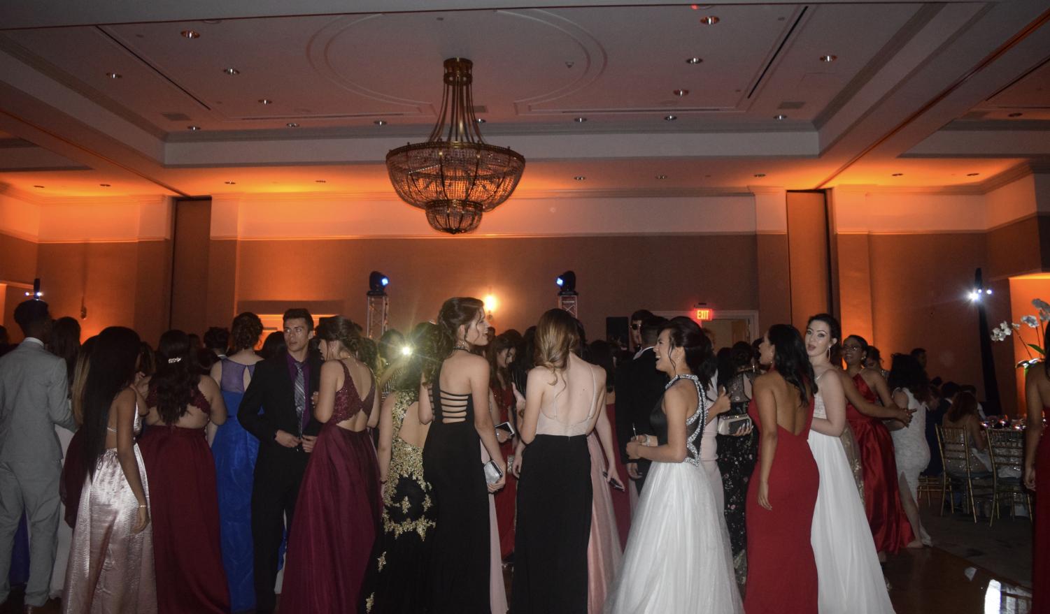 Seniors Dance the Night Away at Prom
