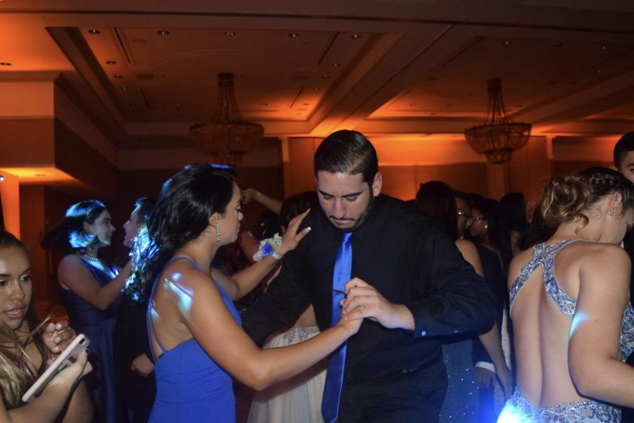 Seniors Dance the Night Away at Prom