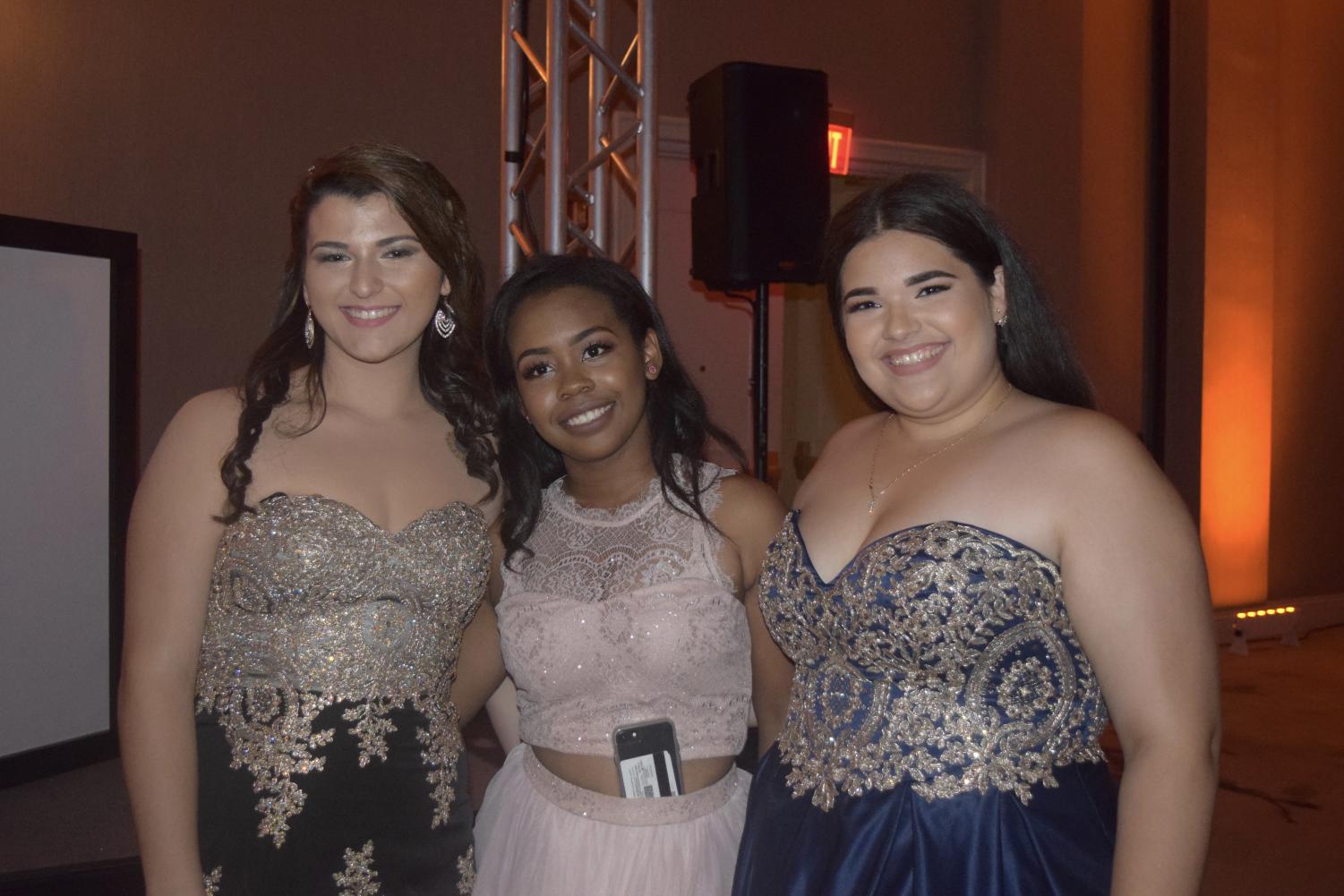 Seniors Dance the Night Away at Prom