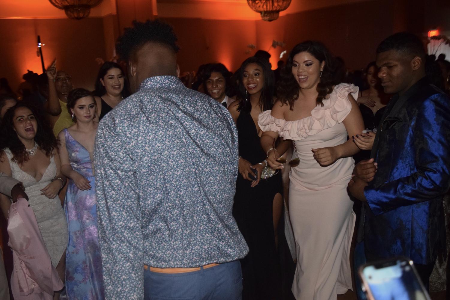 Seniors Dance the Night Away at Prom