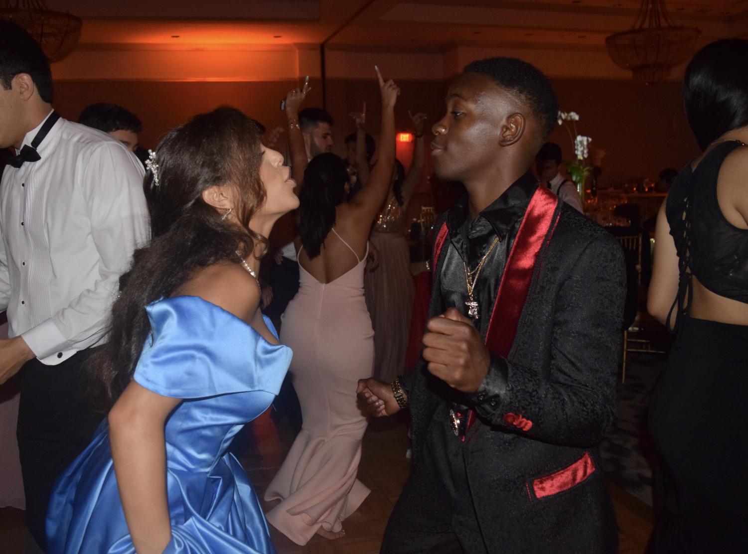 Seniors Dance the Night Away at Prom