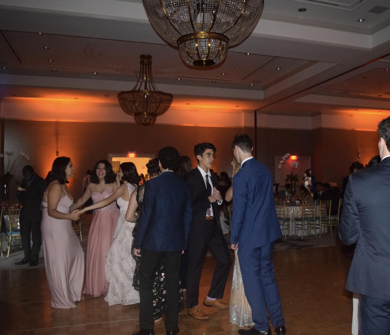 Seniors Dance the Night Away at Prom