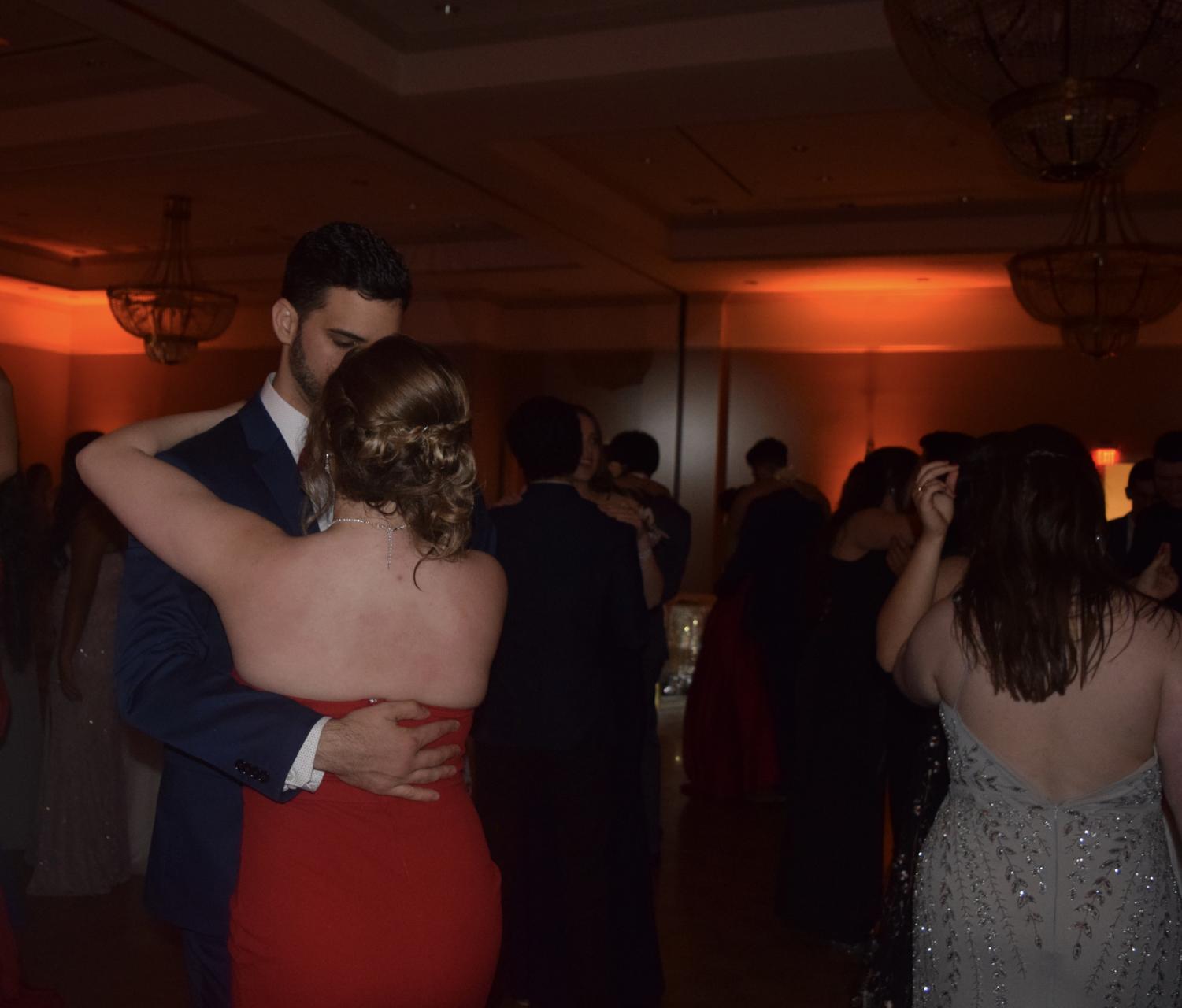 Seniors Dance the Night Away at Prom