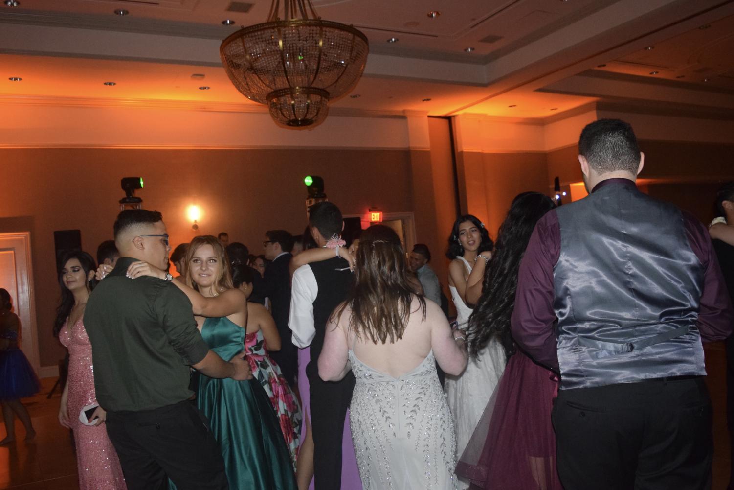 Seniors Dance the Night Away at Prom