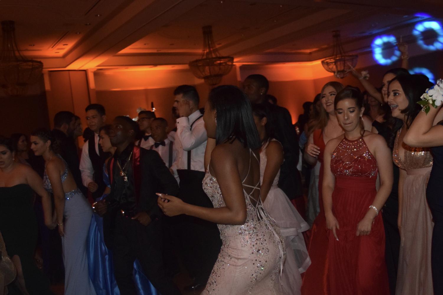Seniors Dance the Night Away at Prom
