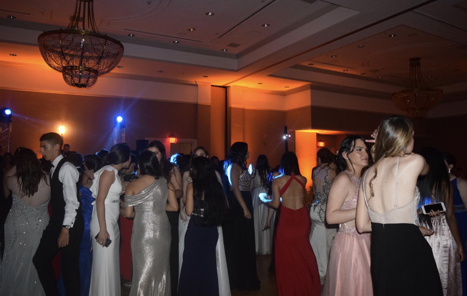 Seniors Dance the Night Away at Prom