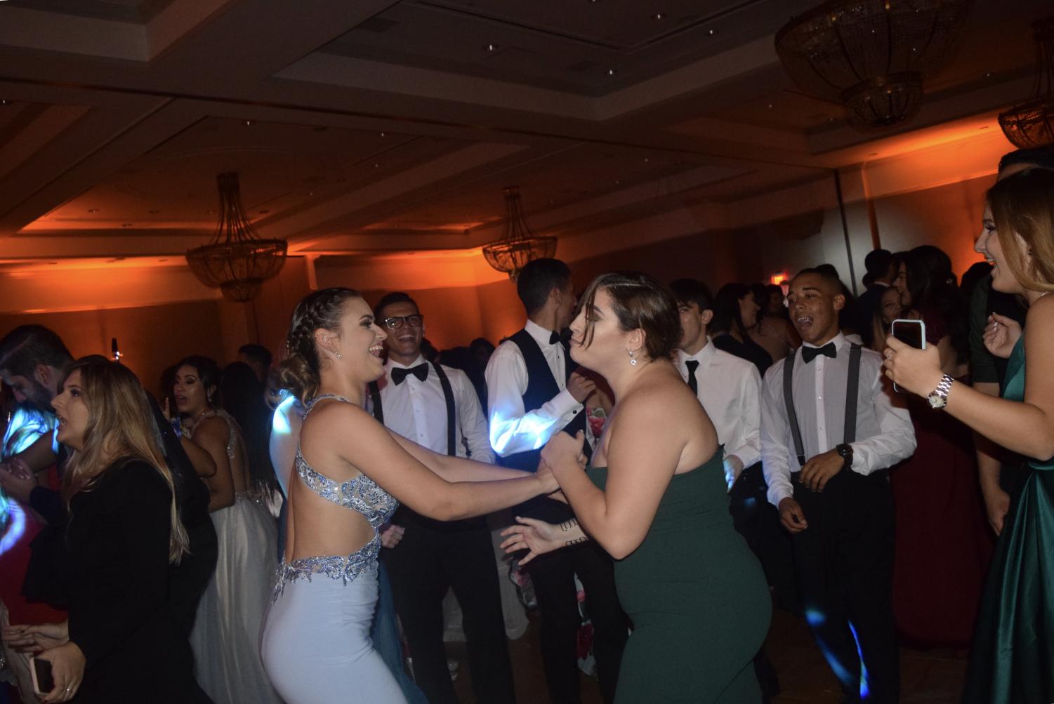 Seniors Dance the Night Away at Prom