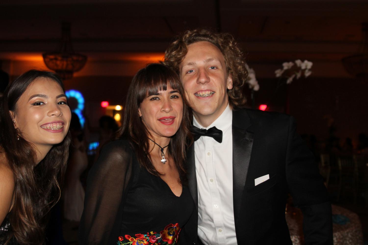 Seniors Dance the Night Away at Prom