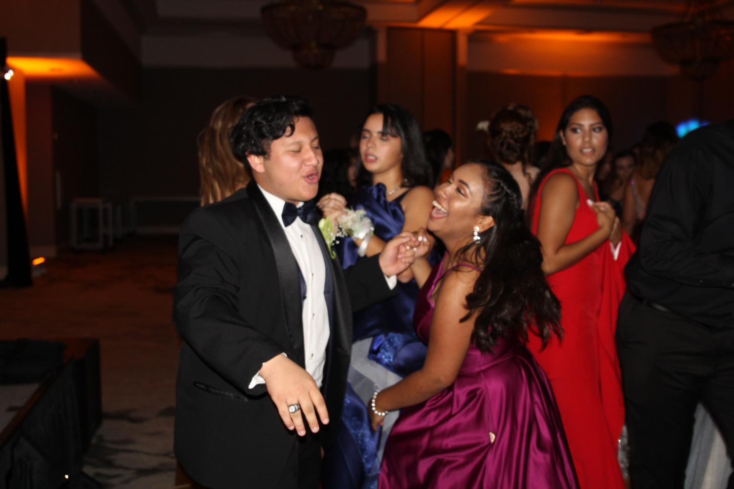 Seniors Dance the Night Away at Prom