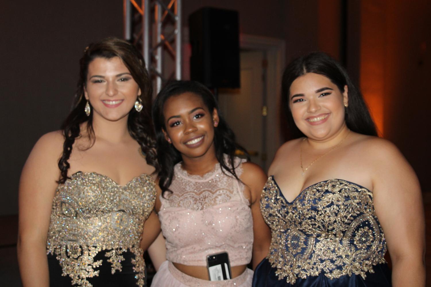 Seniors Dance the Night Away at Prom