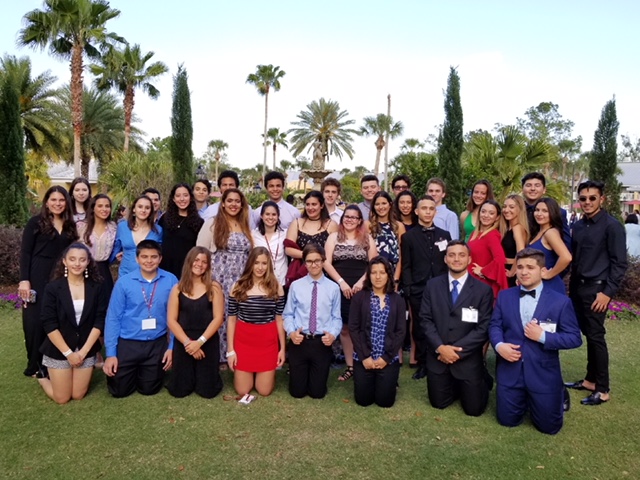 Las publicaciones de Gables posando para una foto en FSPA 2018.