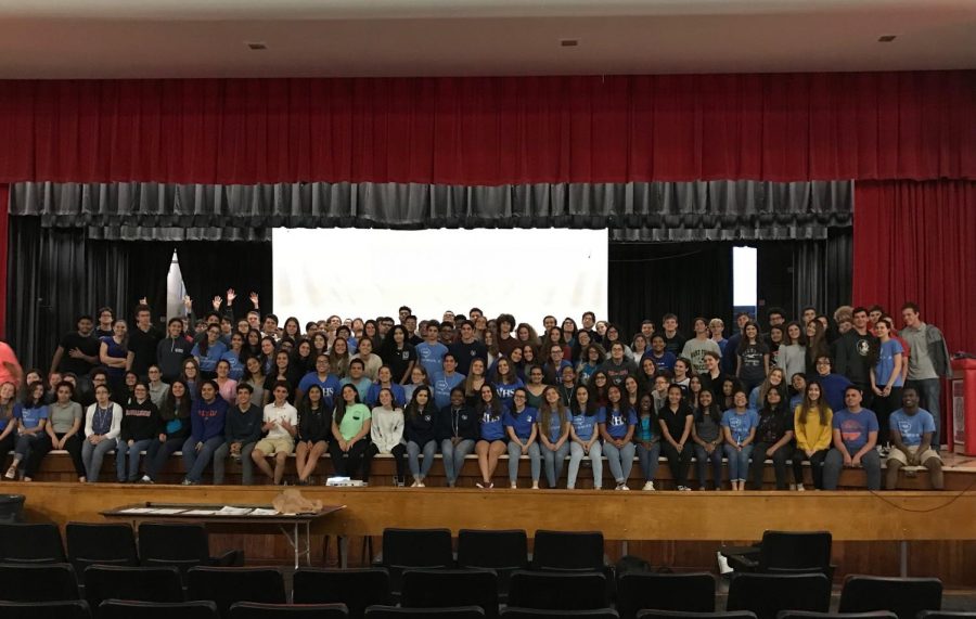 IB Class of 2020 poses for a picture at IB Sophomore Boot Camp.