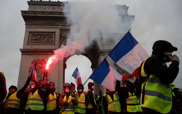 Yellow Vest protesters gather in Paris.