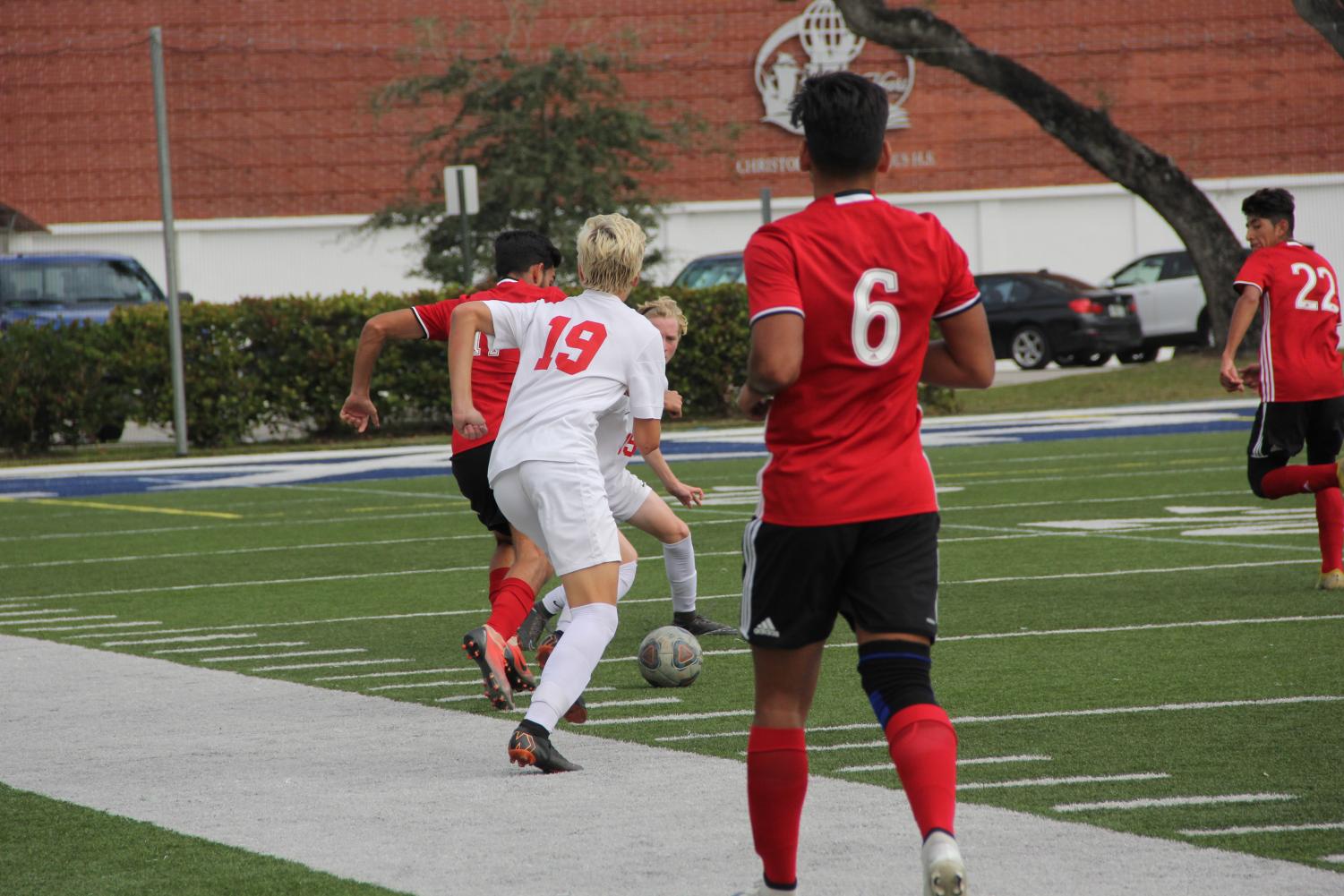 Boys Soccer Advances to District Final With Victory Over Beach High!