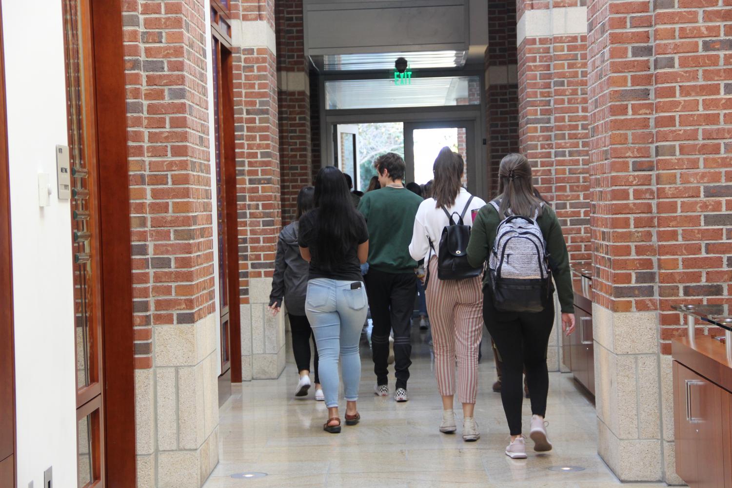 Juniors Go Off Campus During In-State College Tour
