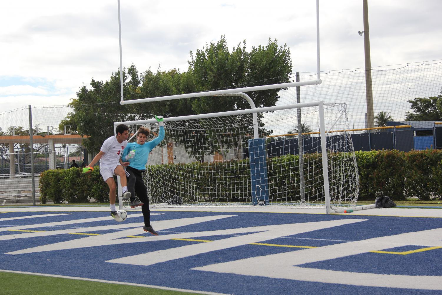 Boys Soccer Advances to District Final With Victory Over Beach High!