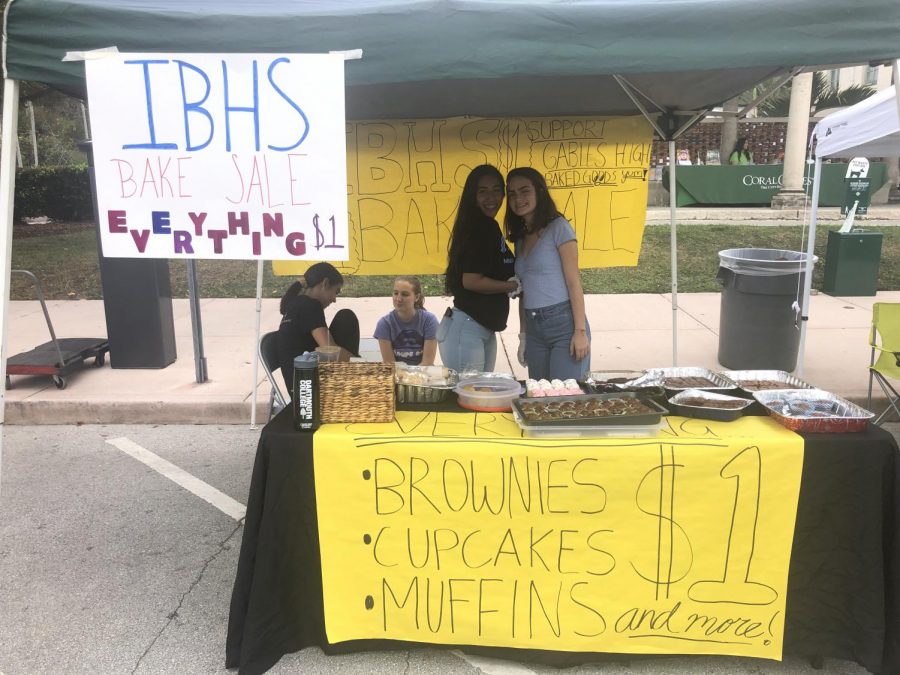 Juniors Jesse Zambrano and Ana Capiro pose for a picture before the bake sale began. 