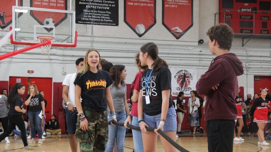 Sophomores participate in the tug of war. 