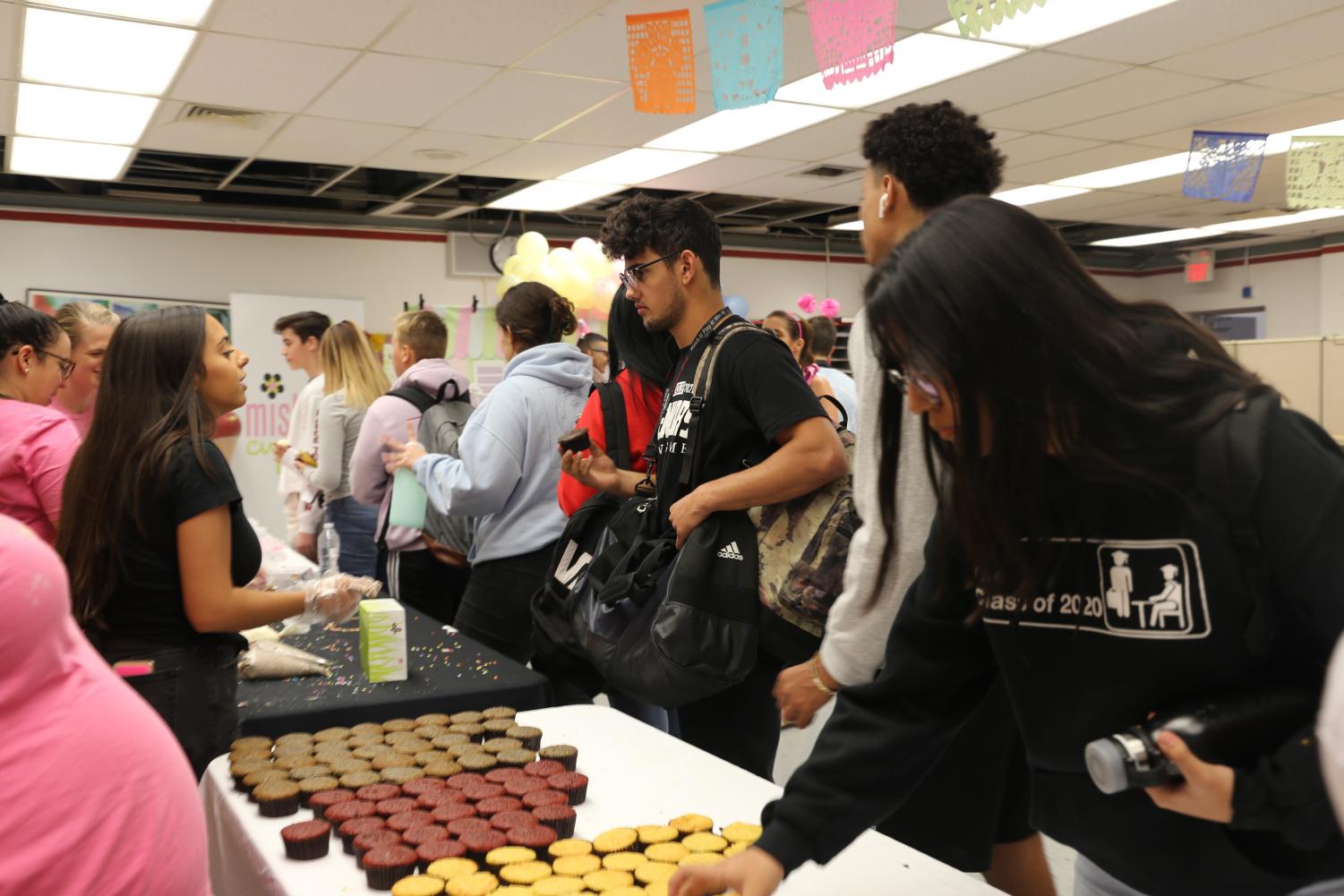 Senior Treat Day 2019: Build Your Own Cupcake
